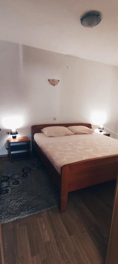 Apartmani Srsen Blace Exteriör bild